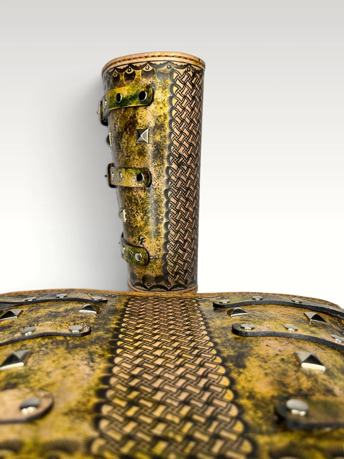 TARVEN Leather Bracer